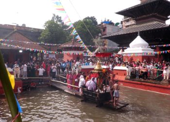 जनैपूर्णिमामा पाटनको कुम्भेश्वर मन्दिरमा भक्तजनको घुइँचो