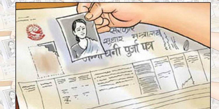 डडेलधुराका १२ परिवारले पाए लालपुर्जा