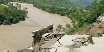 कृष्णभीरको सडक पूर्ण रूपमा क्षतिग्रस्त