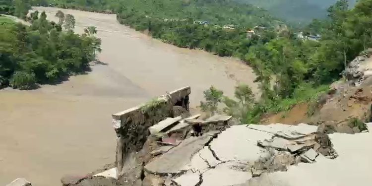 कृष्णभीरको सडक पूर्ण रूपमा क्षतिग्रस्त