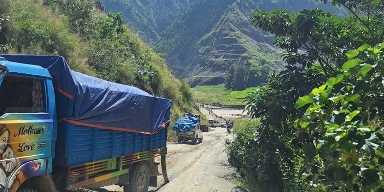 बीपी राजमार्गमा यातायात सुचारु, तत्काल साना सवारीसाधनलाई मात्र अनुमति