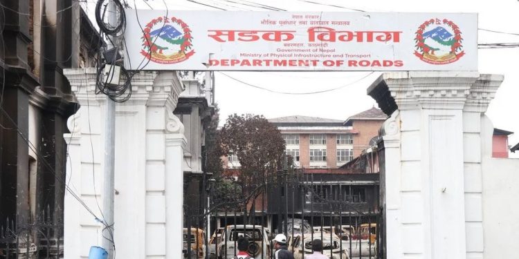 दसैंअघि क्षतिग्रस्त पुल सञ्चालनमा ल्याउने सडक विभागको तयारी