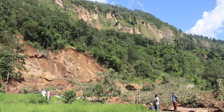 पहिरोमा चार घर र दुई गोठ पुरिए, एक जना घाइते
