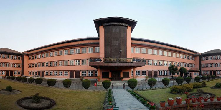 गण्डकी मेडिकल कलेजका विद्यार्थीलाई निष्कासन नगर्न सर्वोच्चको आदेश