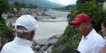 भोटेकोशीको उर्लंदो भेलमा बगेका सपना र भग्नावशेषको डिलमा आँशुः जब ओलीले सुने बगर बनेको बस्तीका क्रन्दन (तस्बिरहरु)