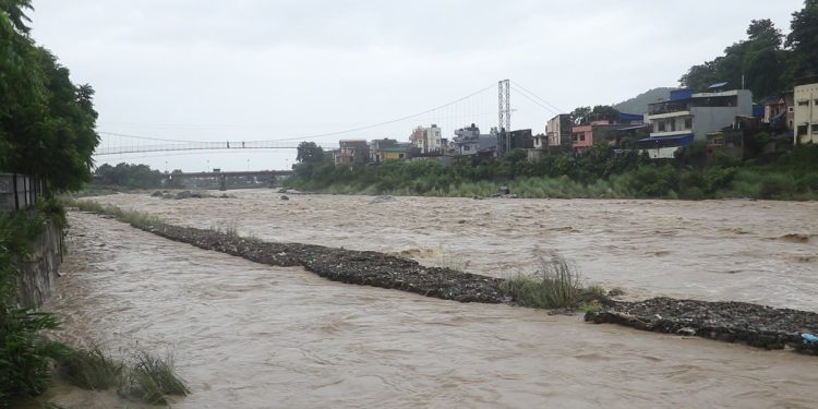 अविरल वर्षाले बुटवलको जनजीवन प्रभावितः तीन दिन उच्च शतर्कता अपनाउन प्रशासनको आग्रह