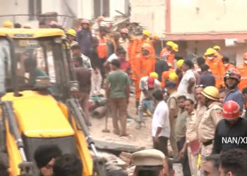 दिल्लीमा भवन भत्किँदा पाँच जनाको मृत्यु, उद्धार कार्य जारी