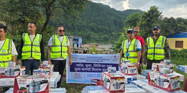 एनआरएनएद्वारा रसुवा र नुवाकोटका बाढीपीडितलाई राहत
