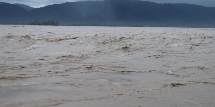 अविरल वर्षाले देशभर जनजीवन अस्तव्यस्तः दर्जनौं सडक अवरुद्ध, पुल बगायो, नदीमा खतराको तह