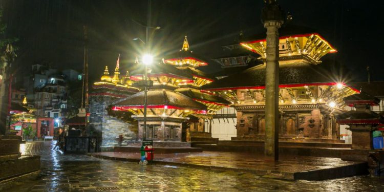 इन्द्रजात्राको पूर्वसन्ध्यामा झिलिमिली वसन्तपुरः शान्त रातमा जात्राको तयारी (फोटो फिचर)