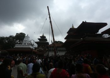 हनुमानढोकामा इन्द्रध्वजा स्थापनासँगै काठमाडौंमा ऐतिहासिक इन्द्रजात्रा आरम्भ (तस्बिरहरु)