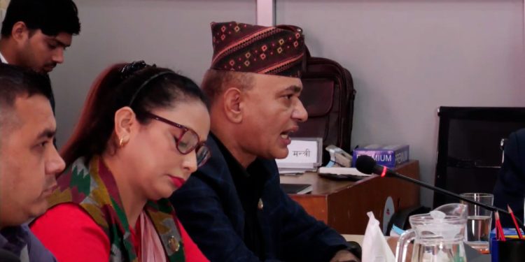 यातायात क्षेत्रको बेथिति र भ्रष्टाचारबारे सांसद पाण्डेको आक्रोशः ‘कार्यान्वयन नभए अनुगमनमा निस्किन्छौँ’