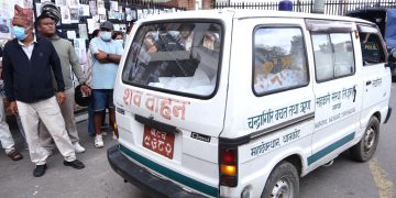 भोटेकोशी बाढीका शवले भरिए शवगृह, काठमाडौंमा पनि जमिनमुनि गाडेर व्यवस्थापन सुरु