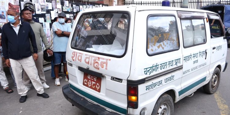 भोटेकोशी बाढीका शवले भरिए शवगृह, काठमाडौंमा पनि जमिनमुनि गाडेर व्यवस्थापन सुरु