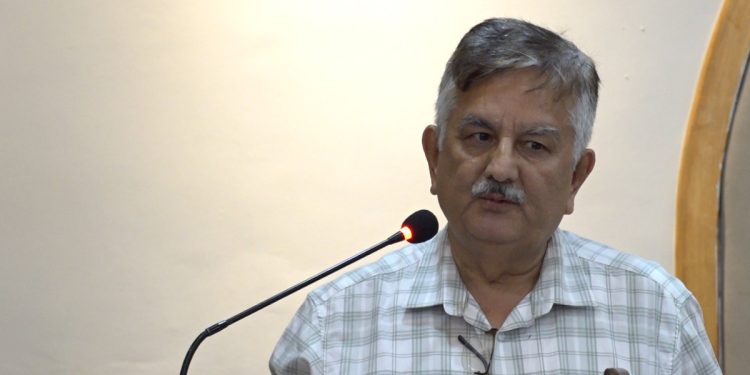 दलभित्रको नेतृत्व परिवर्तनबारे संविधानमै व्यवस्था गर्नुपर्छः सुरेन्द्र पाण्डे