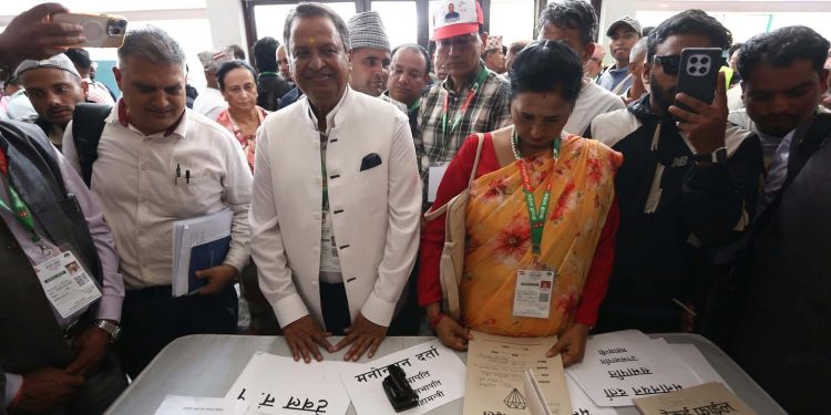 उद्योगपति विनोद चौधरीले कांग्रेस उपसभापतिमा दर्ता गराए उम्मेदवारी