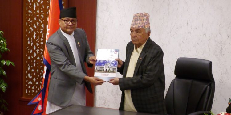 निर्वाचन आयोगद्वारा वार्षिक प्रतिवेदन राष्ट्रपति पौडेललाई हस्तान्तरण