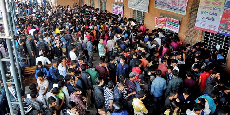 दसैंमा घर जान पाँच लाखभन्दा बढीले छाडे काठमाडौं