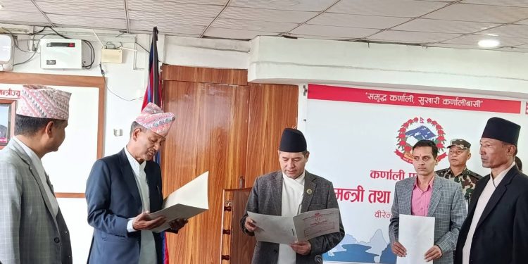 कर्णाली योजना आयोगको उपाध्यक्ष डा. खत्रीले लिए शपथ