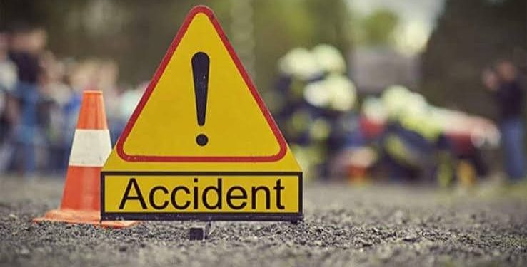 टिपरको ठक्करबाट विद्युतीय गाडीमा सवार एकजनाको मृत्यु, पाँच घाइते