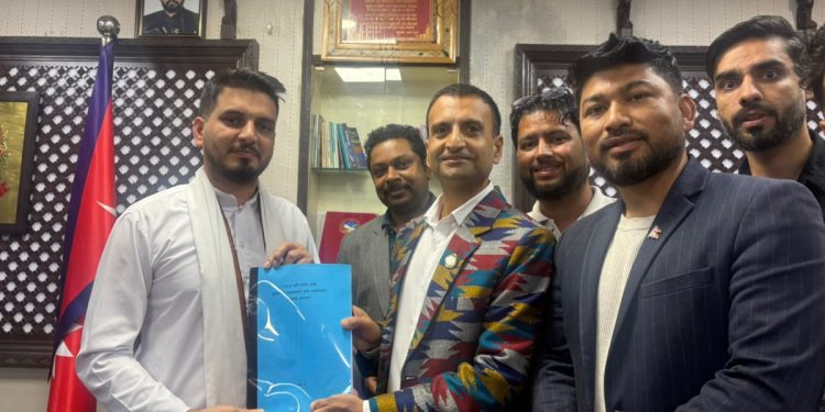 नयाँ गाडी नथपिँदा पुराना सवारीकै भरमा दशैँ यात्राः ६५ हजार गाडी परिचालन गर्नुपर्ने संसदीय समितिको निष्कर्ष आश्विन १५, २०८३ बिहीबार